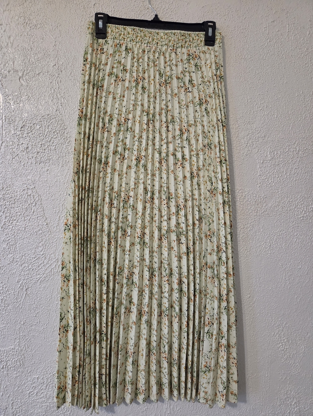 Max Studio Floral Pleated Maxi Skirt in Cream and Green